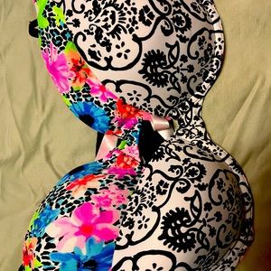 Victoria’s Secret 36C excellent condition bras